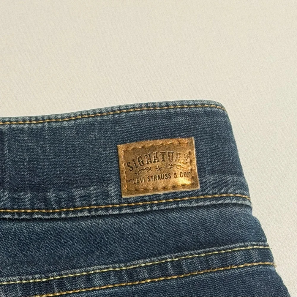 Levi’s Signature Gold Dark Blue Pull On-Skinny Jeans-Mid Rise-Shaping-Size 12L - Picture 4 of 14